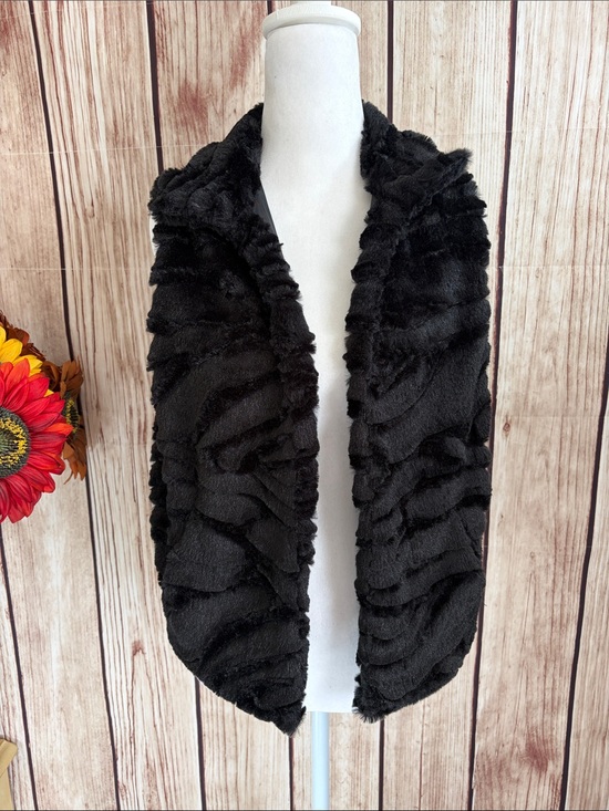 Betsey Johnson Jackets & Blazers - Betsey Johnson Warm Textured Black Faux Fur Vest with Black Lining